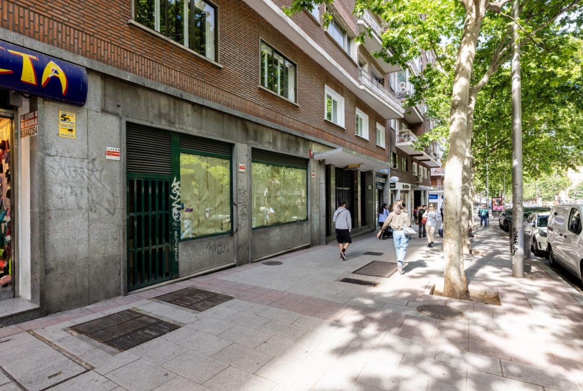 LOCAL COMERCIAL DE GRAN SUPERFICIE EN PLENA CEA BERMÚDEZ – CHAMBERÍ