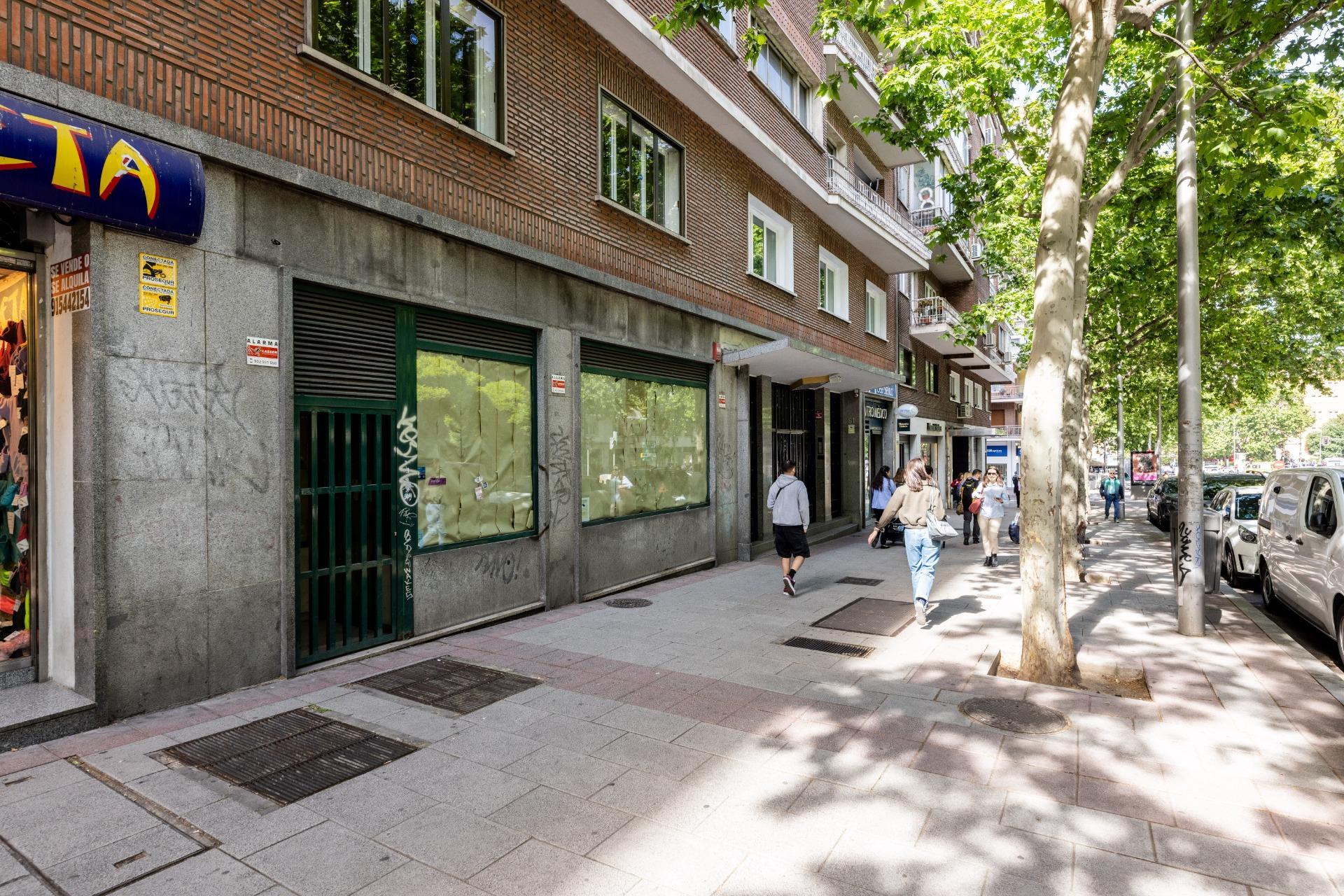 4-23 LOCAL COMERCIAL DE GRAN SUPERFICIE EN PLENA CEA BERMÚDEZ – CHAMBERÍ