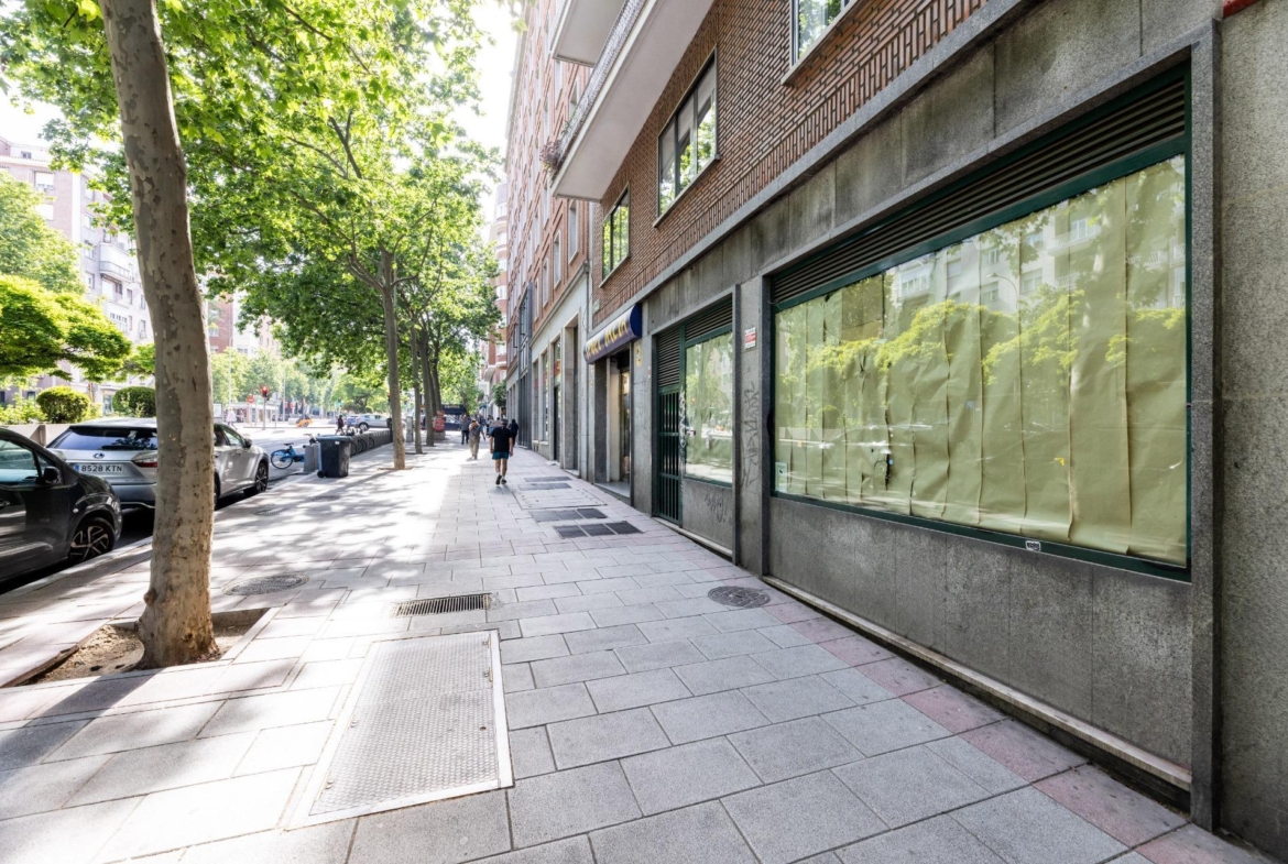LOCAL COMERCIAL DE GRAN SUPERFICIE EN PLENA CEA BERMÚDEZ – CHAMBERÍ