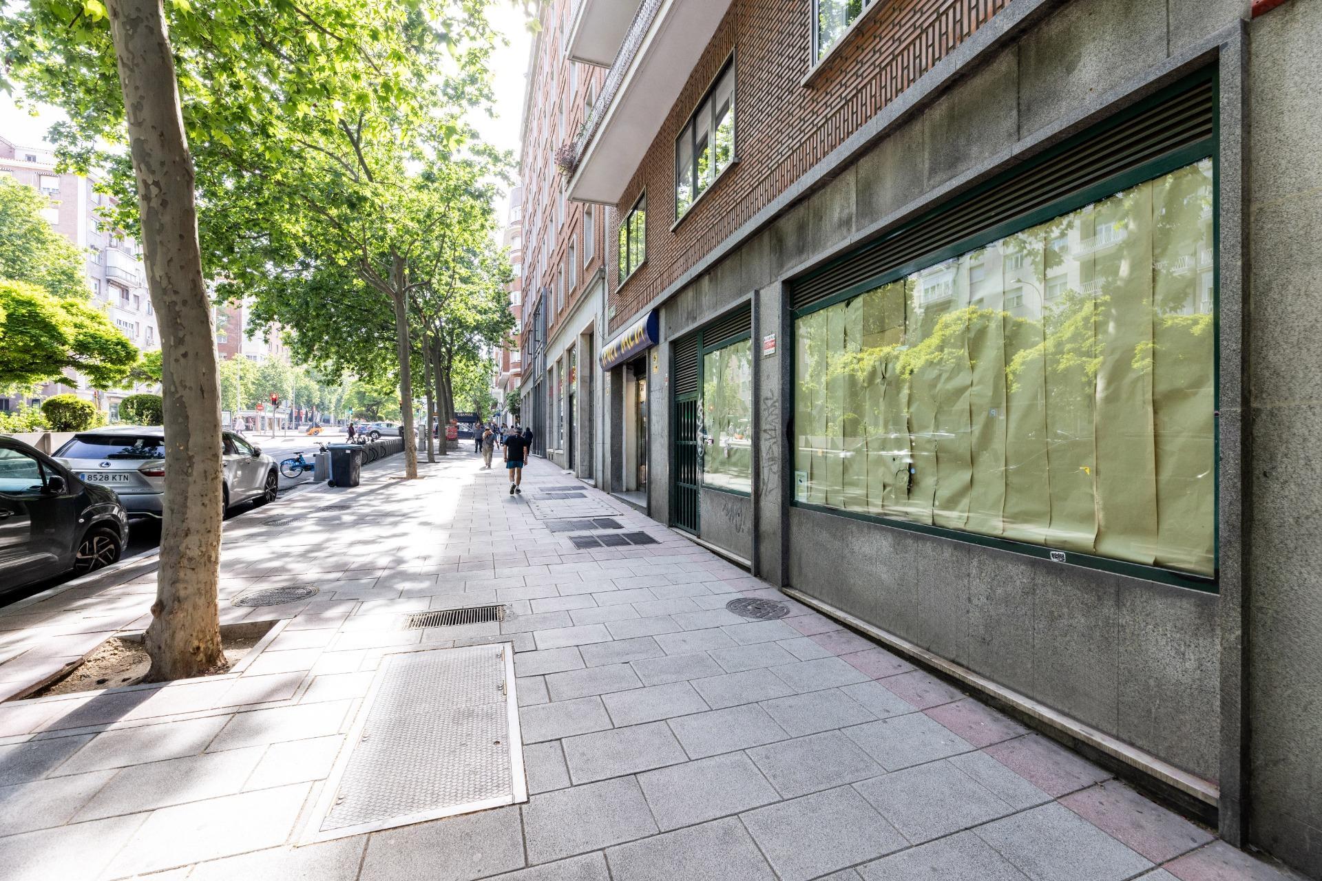 4-26 LOCAL COMERCIAL DE GRAN SUPERFICIE EN PLENA CEA BERMÚDEZ – CHAMBERÍ