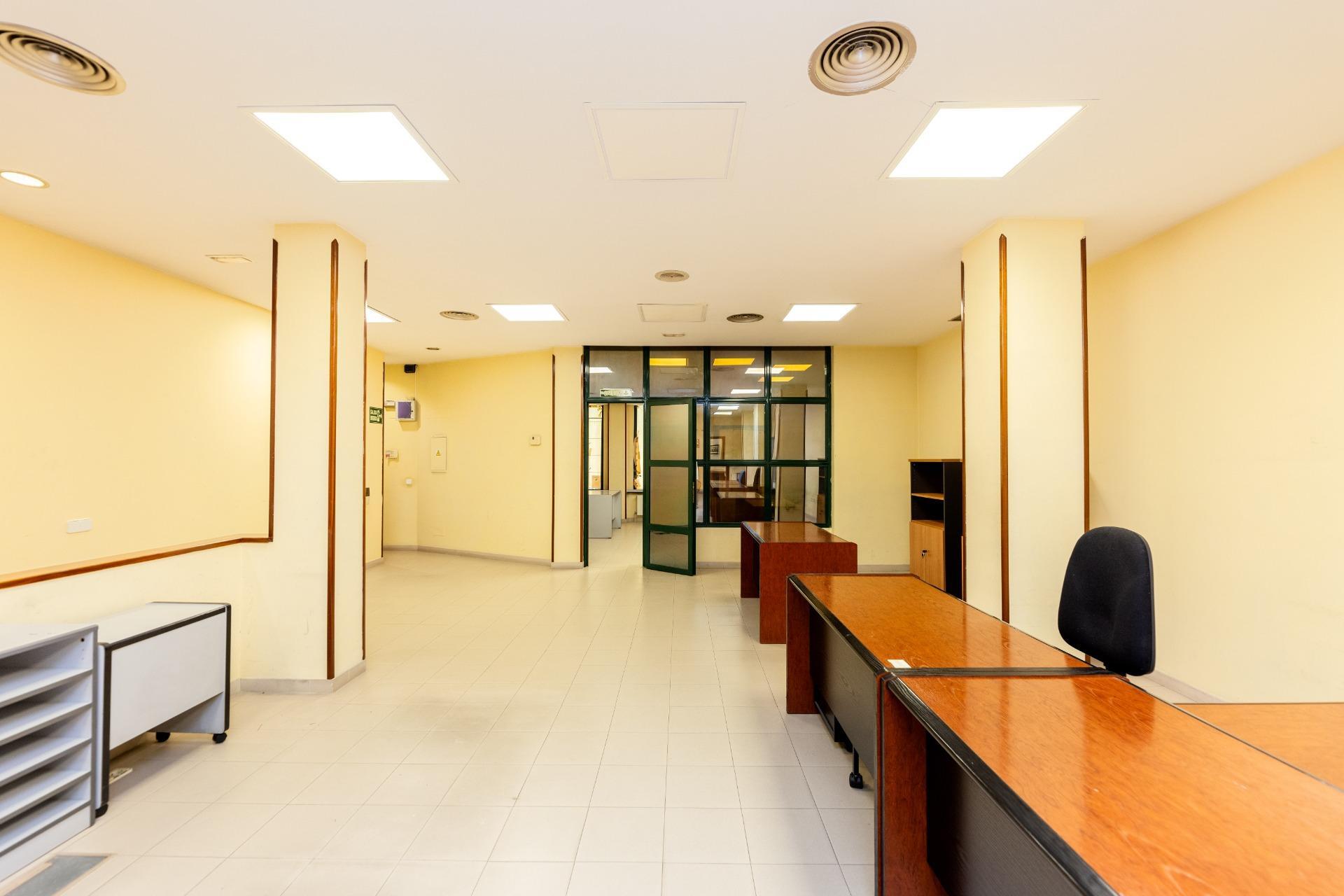 4-3 LOCAL COMERCIAL DE GRAN SUPERFICIE EN PLENA CEA BERMÚDEZ – CHAMBERÍ