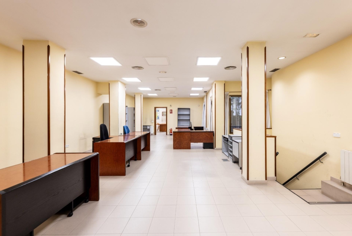 LOCAL COMERCIAL DE GRAN SUPERFICIE EN PLENA CEA BERMÚDEZ – CHAMBERÍ