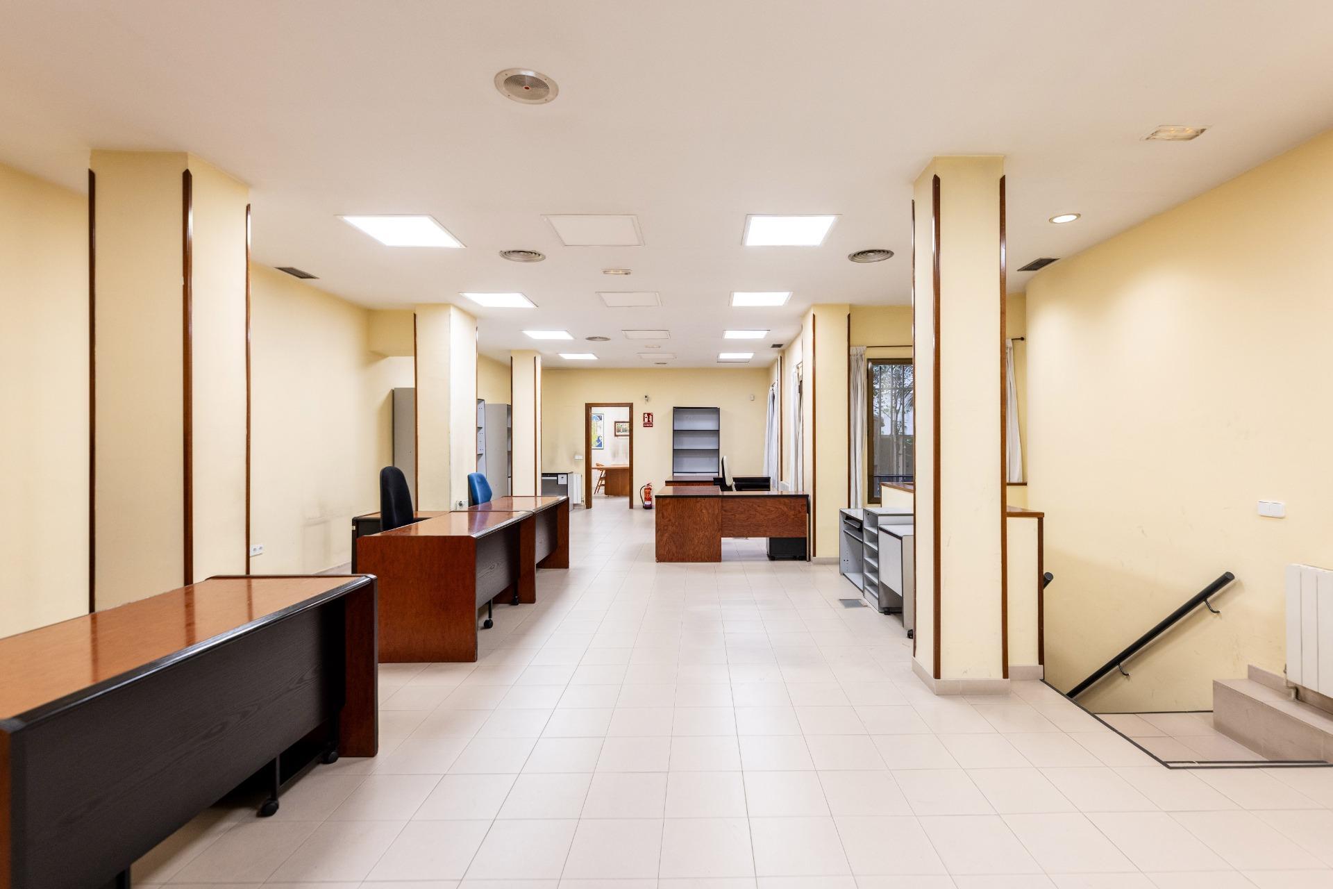 4-7 LOCAL COMERCIAL DE GRAN SUPERFICIE EN PLENA CEA BERMÚDEZ – CHAMBERÍ