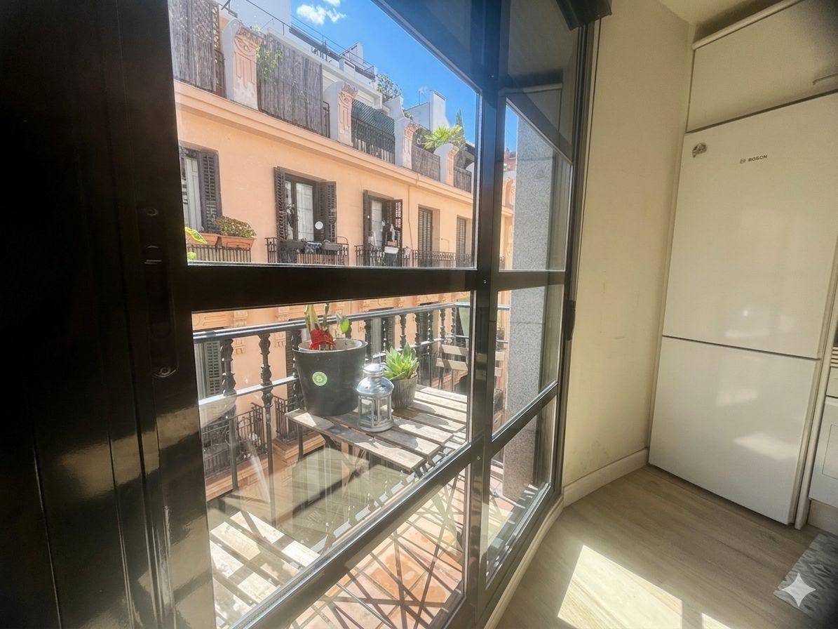 9-9 LUMINOSO PISO REFORMADO CON BALCÓN EN LA LATINA, A UN PASO DEL PALACIO REAL!