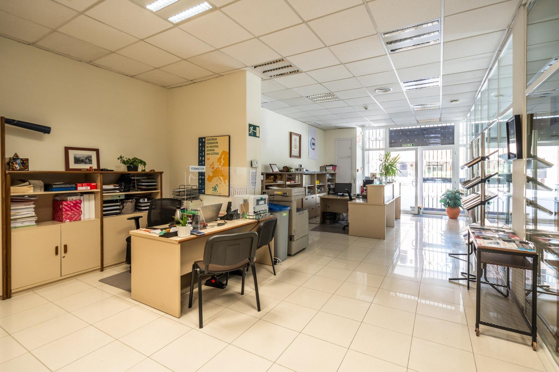 3-15 ^**^LOCAL COMERCIAL PREMIUM DE 380 M² JUNTO A CHAMARTÍN Y MADRID NUEVO NORTE^**^