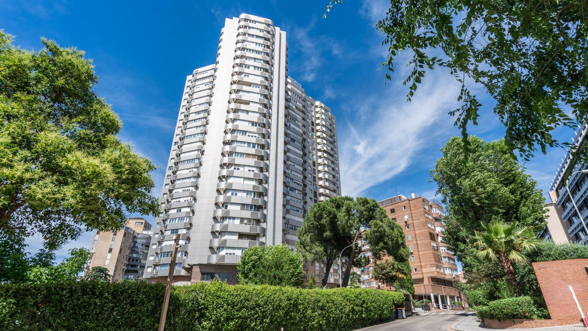 3-2 ^**^LOCAL COMERCIAL PREMIUM DE 380 M² JUNTO A CHAMARTÍN Y MADRID NUEVO NORTE^**^