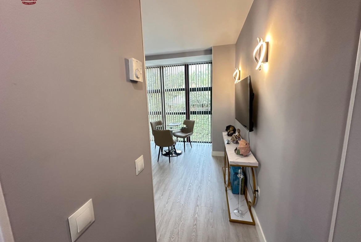 Apartamento de 70m2 en 2 plantas, salon con cocina americana, dormitorio y baño. En muy buen estado ii Para entrar a vivir ¡¡