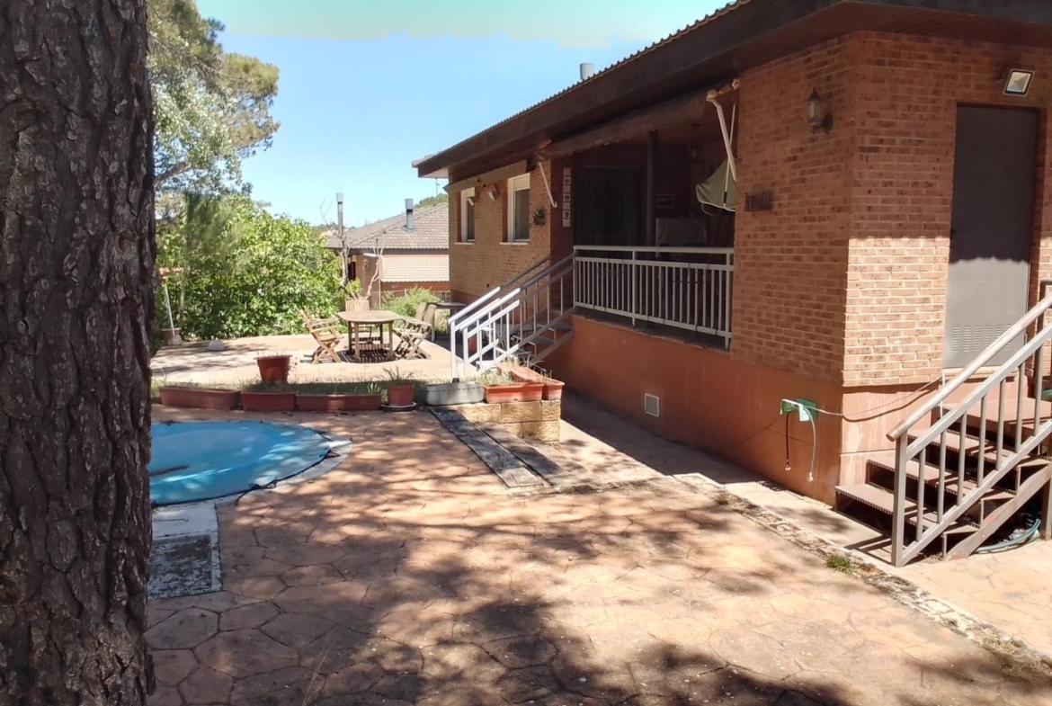 Chalet de una planta con piscina propia en parcela de 984m²