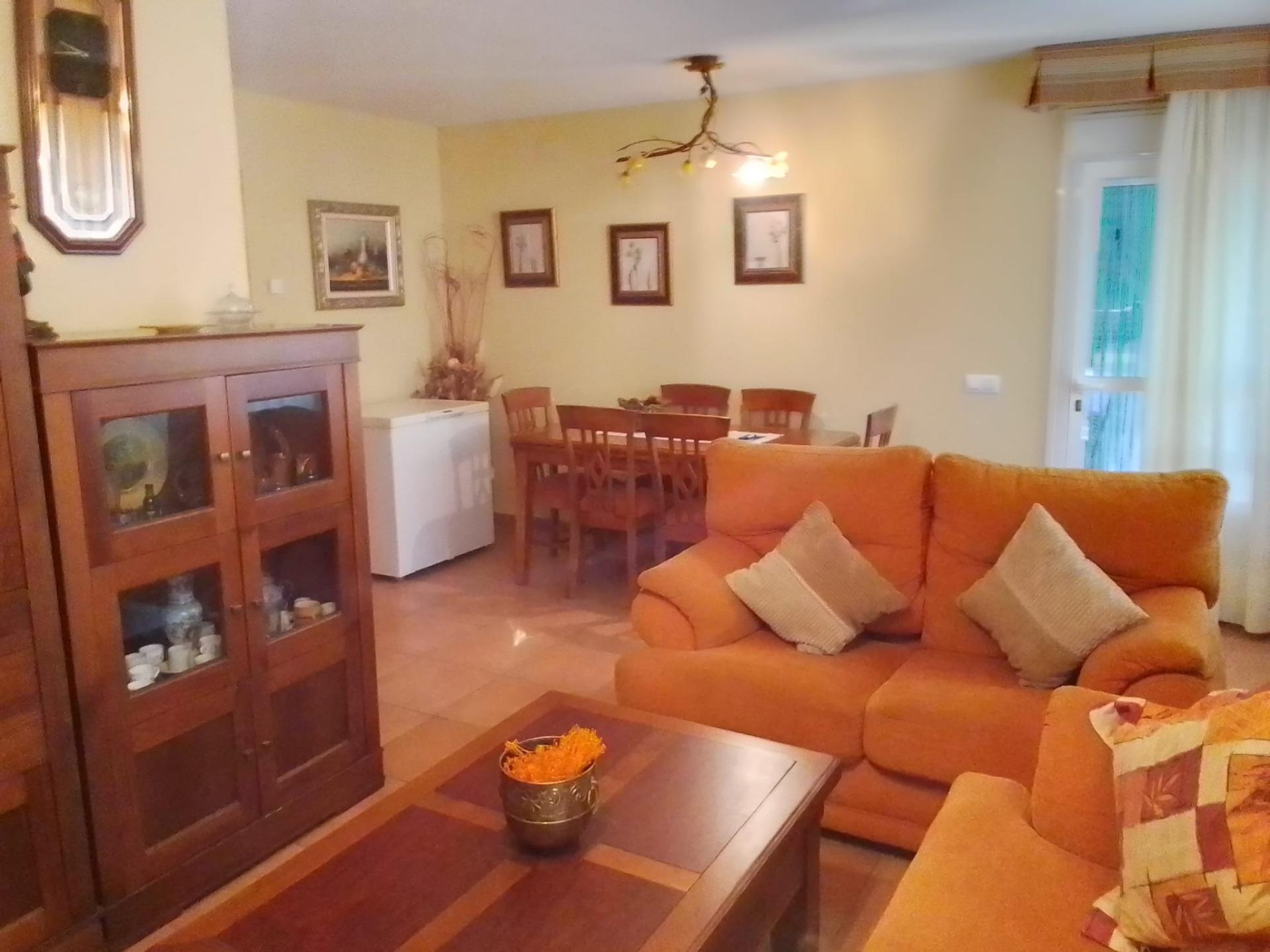 Chalet de una planta con piscina propia en parcela de 984m²