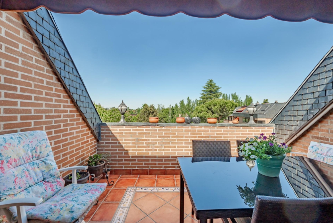 EXCLUSIVO DUPLEX EN URBANIZACION PRIVADA  EN ZONA NORTE DE MAJADAHONDA
