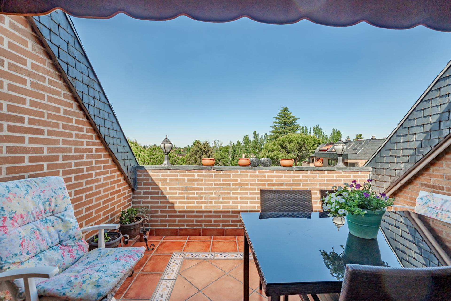 4-44 EXCLUSIVO DUPLEX EN URBANIZACION PRIVADA EN ZONA NORTE DE MAJADAHONDA