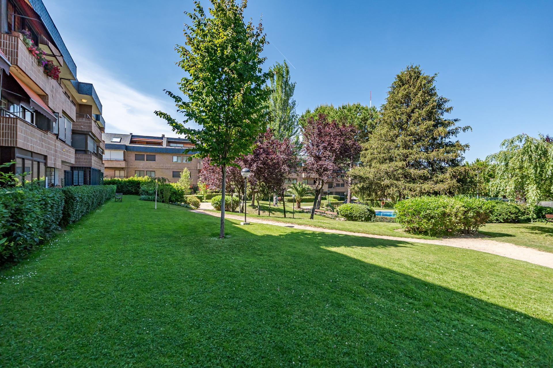 4-53 EXCLUSIVO DUPLEX EN URBANIZACION PRIVADA EN ZONA NORTE DE MAJADAHONDA