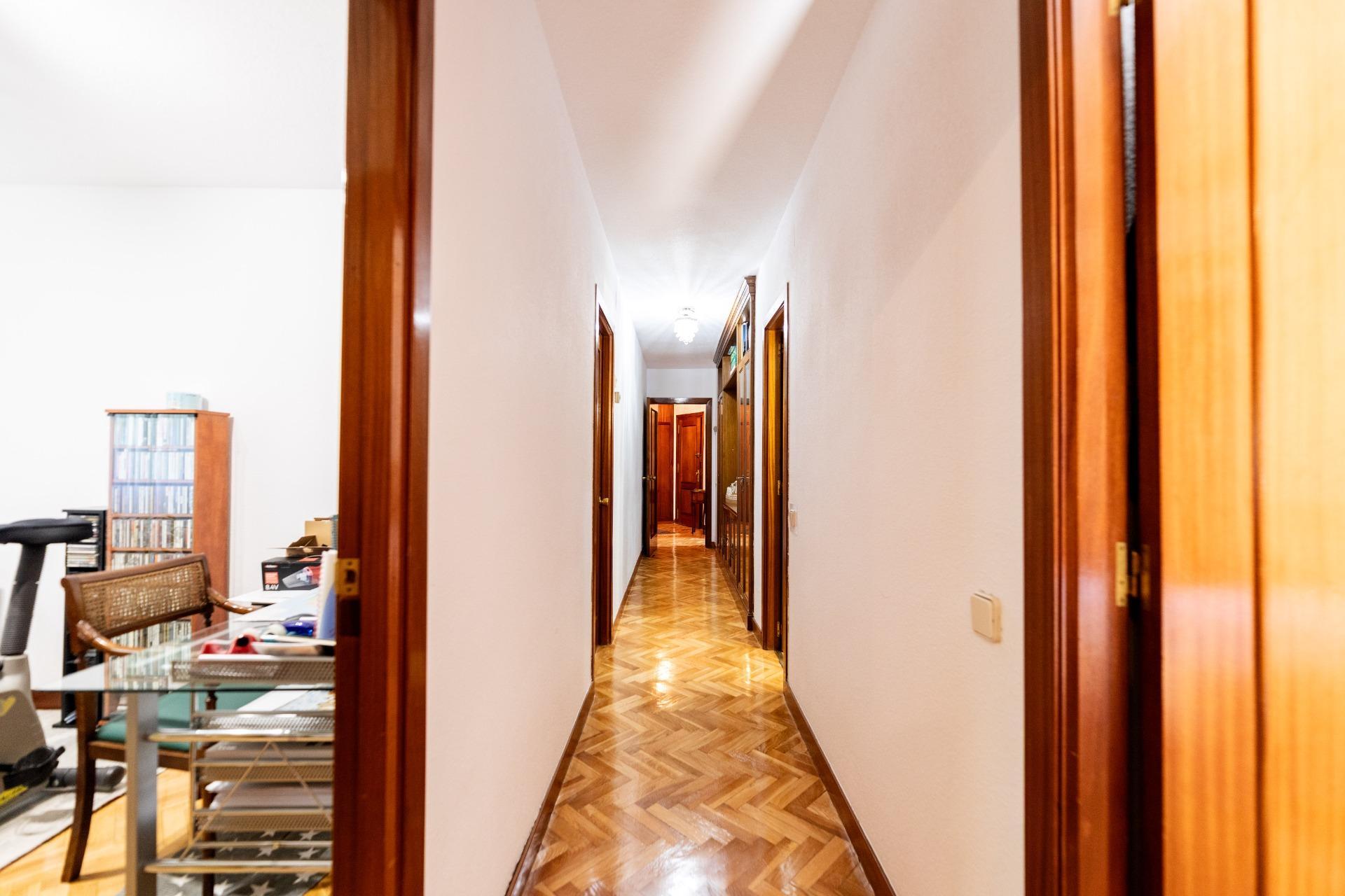 1-14 DOS TERRAZAS, PATIO Y PISCINA: PRIVACIDAD Y POTENCIAL EN LA AVENIDA DE ESPAÑA