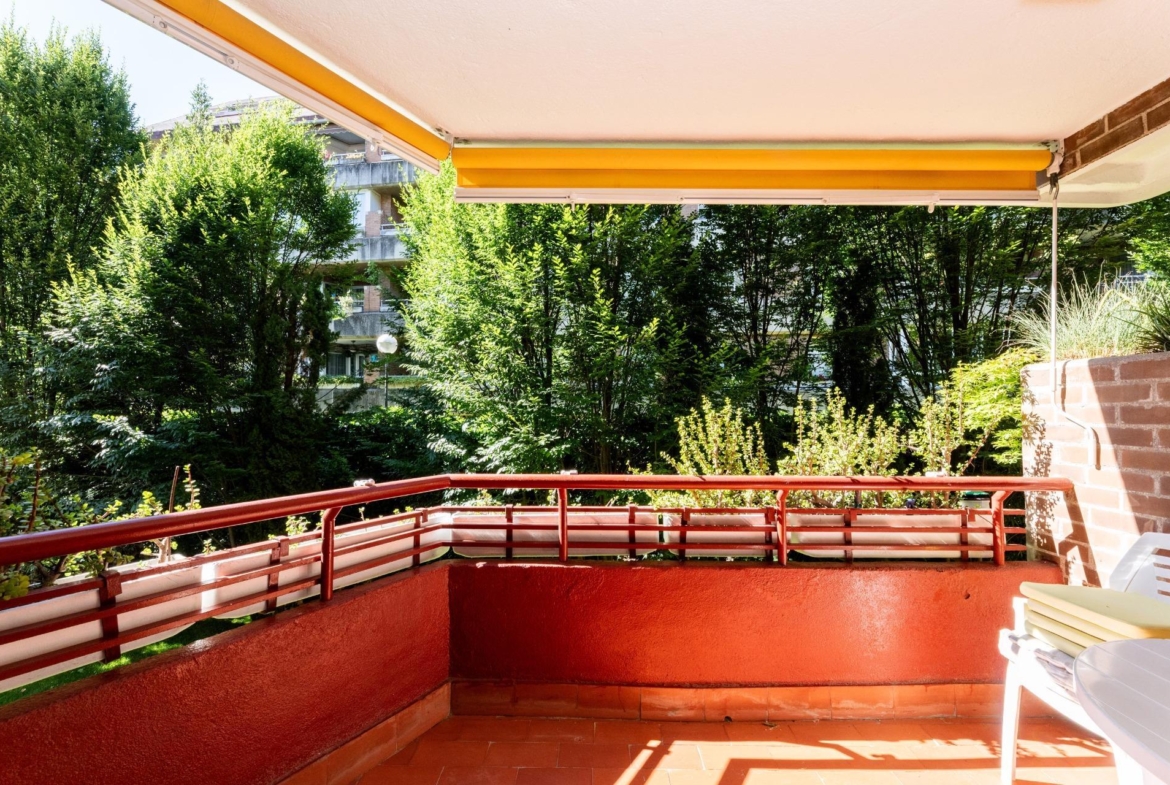 DOS TERRAZAS, PATIO Y PISCINA: PRIVACIDAD Y POTENCIAL EN LA AVENIDA DE ESPAÑA