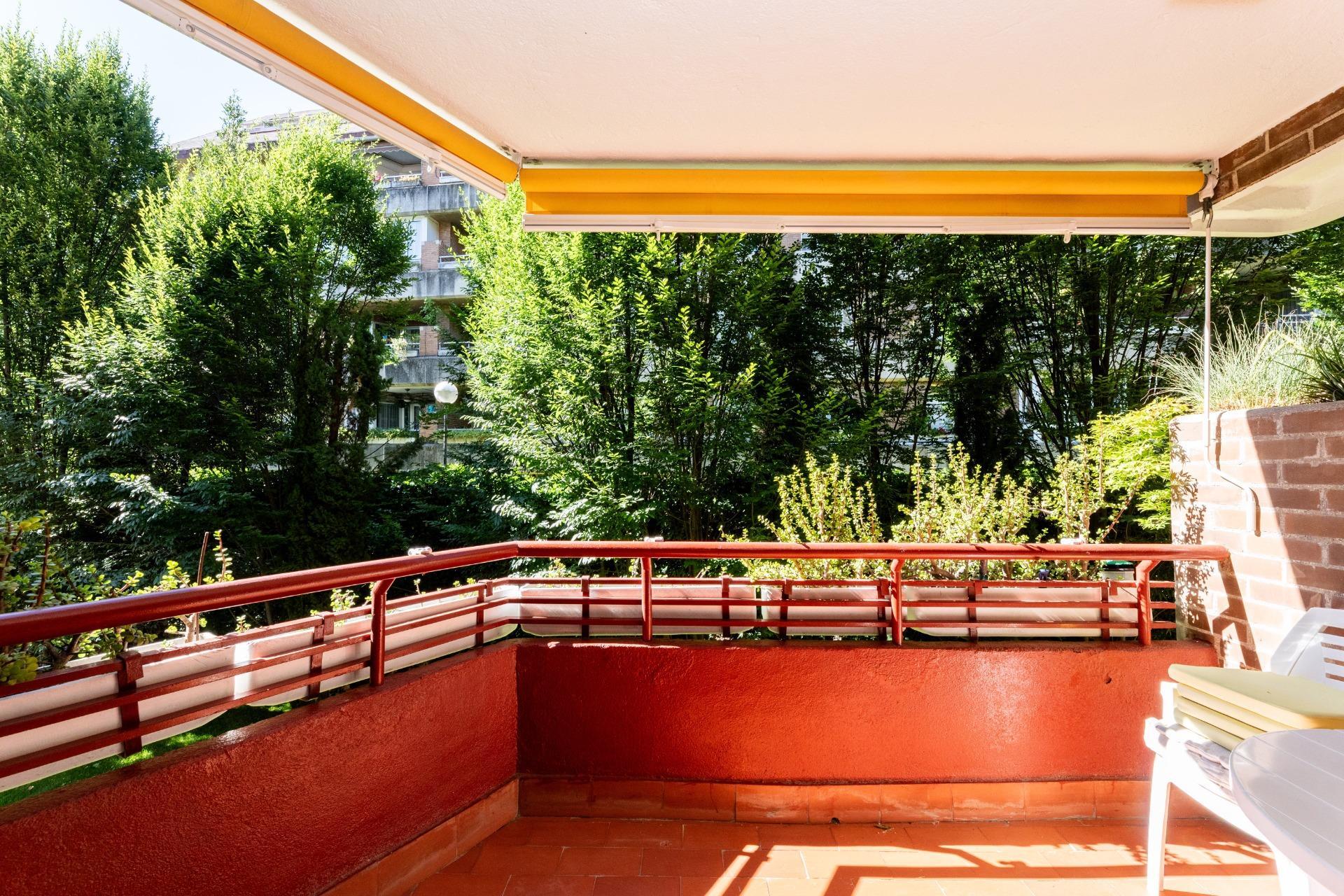 1-2 DOS TERRAZAS, PATIO Y PISCINA: PRIVACIDAD Y POTENCIAL EN LA AVENIDA DE ESPAÑA