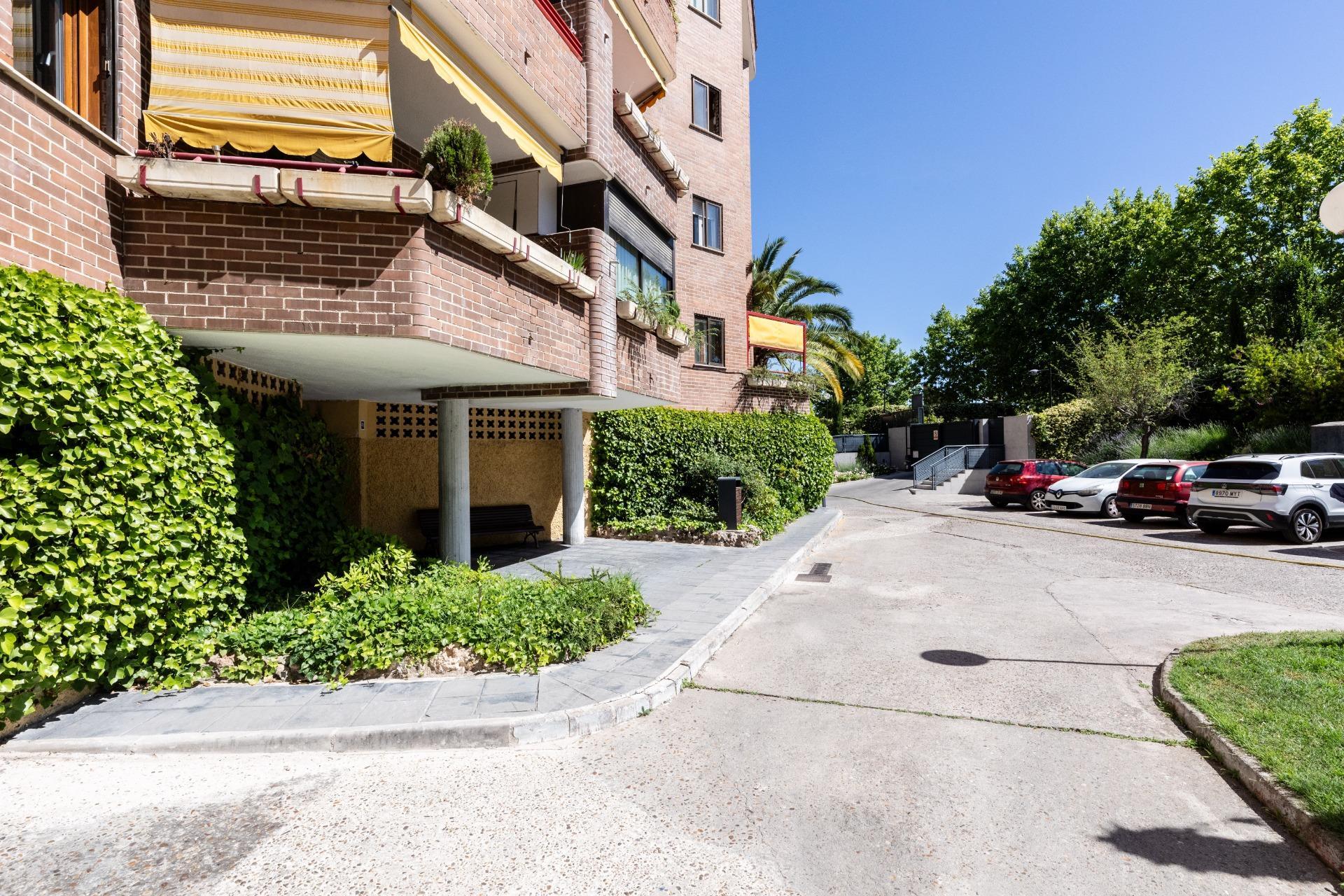1-28 DOS TERRAZAS, PATIO Y PISCINA: PRIVACIDAD Y POTENCIAL EN LA AVENIDA DE ESPAÑA