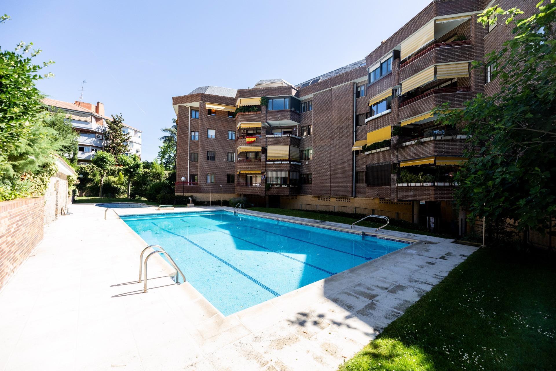 1-30 DOS TERRAZAS, PATIO Y PISCINA: PRIVACIDAD Y POTENCIAL EN LA AVENIDA DE ESPAÑA