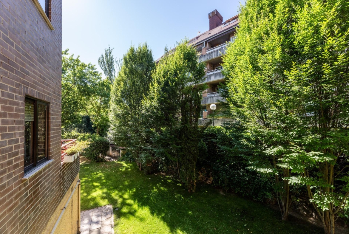 DOS TERRAZAS, PATIO Y PISCINA: PRIVACIDAD Y POTENCIAL EN LA AVENIDA DE ESPAÑA
