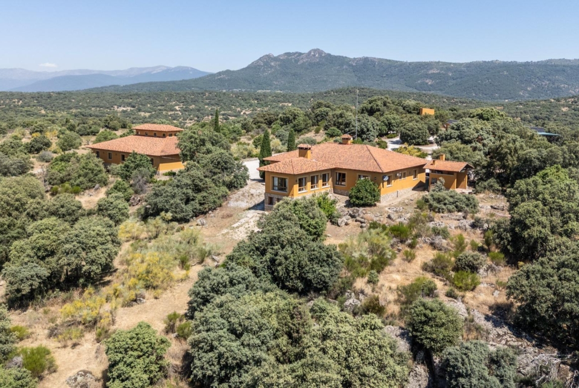 ^**^EXCLUSIVA FINCA RURAL EN ENTORNO CINEGÉTICO DE LA SIERRA OESTE DE MADRID, A 1 HORA DE LA CAPITAL^**^