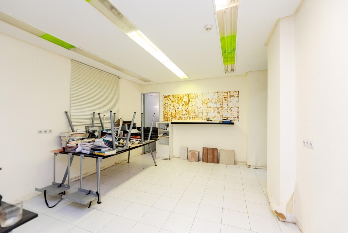 ¡Gran Oportunidad de Inversión en Bellas Vistas! Oficina Diáfana de 233 m² con Alto Potencial Residencial