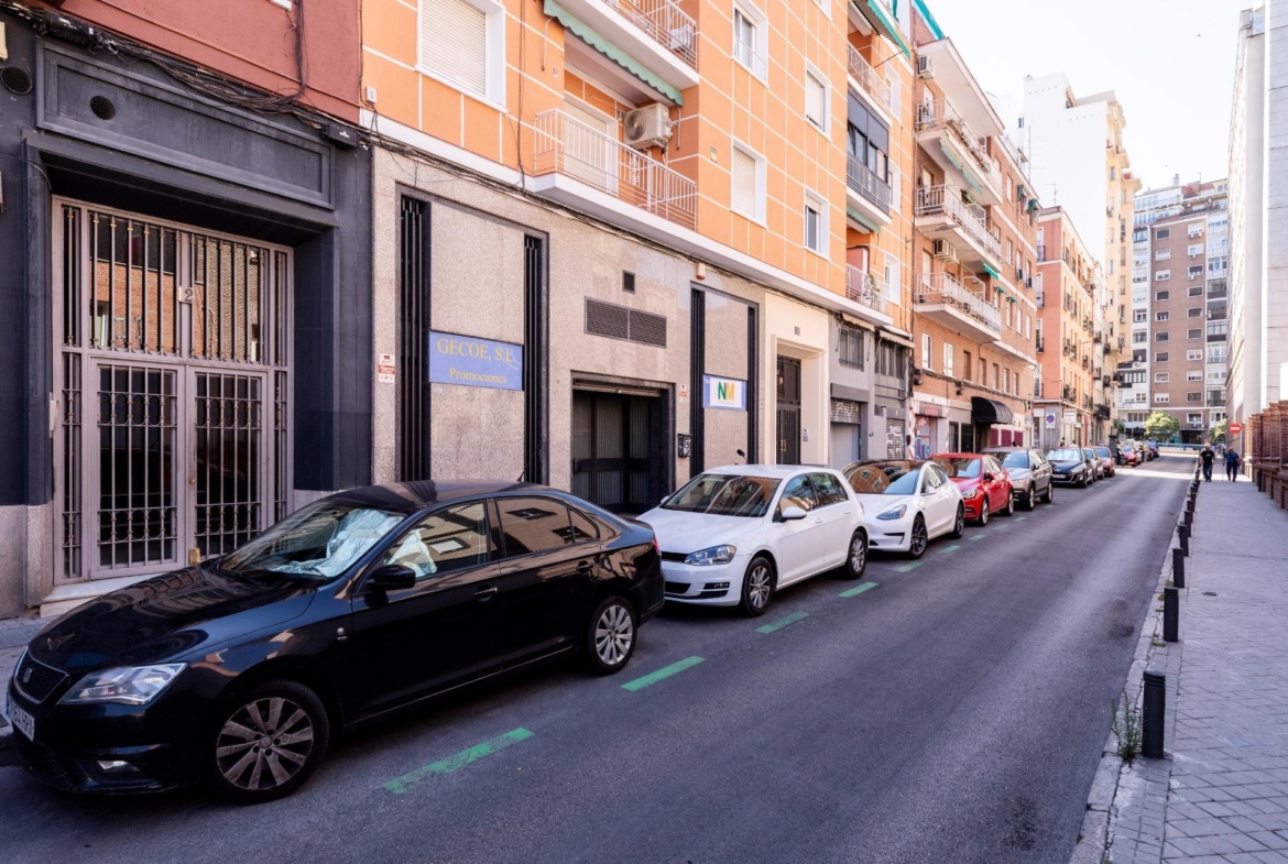 ¡Gran Oportunidad de Inversión en Bellas Vistas! Oficina Diáfana de 233 m² con Alto Potencial Residencial