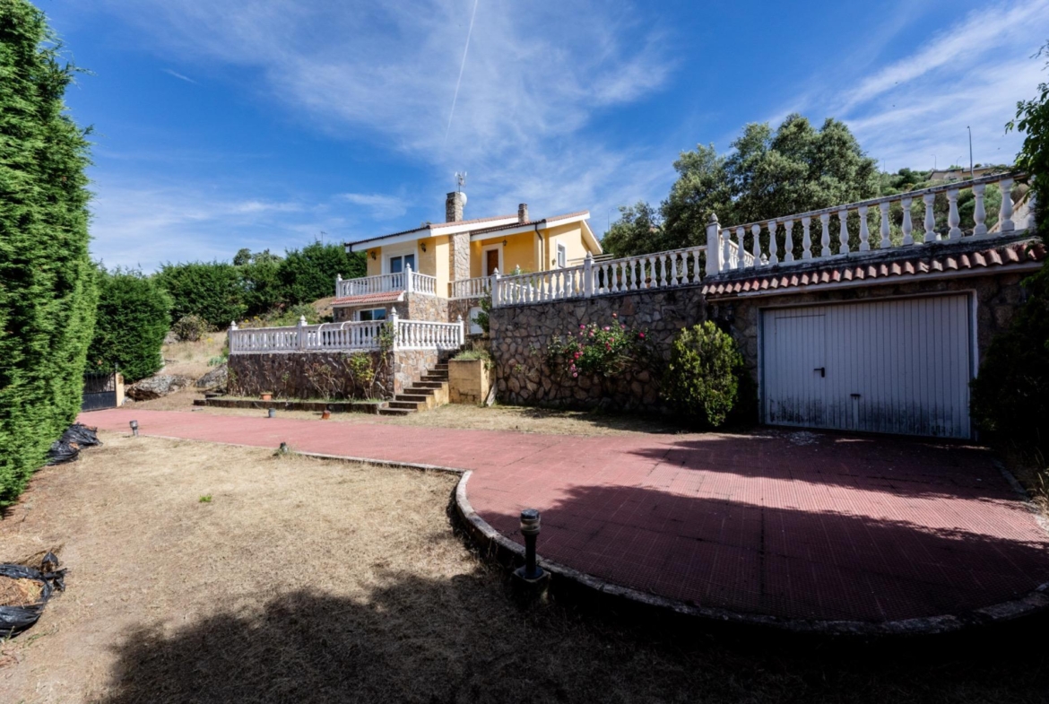 Chalet independiente de una sola planta con vistas excepcionales al golf, lago y entorno natural
