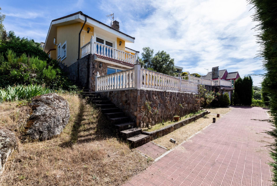 Chalet independiente de una sola planta con vistas excepcionales al golf, lago y entorno natural