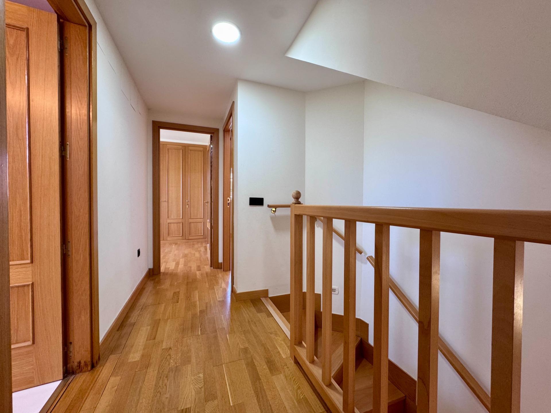 7-12 Chalet pareado en esquina