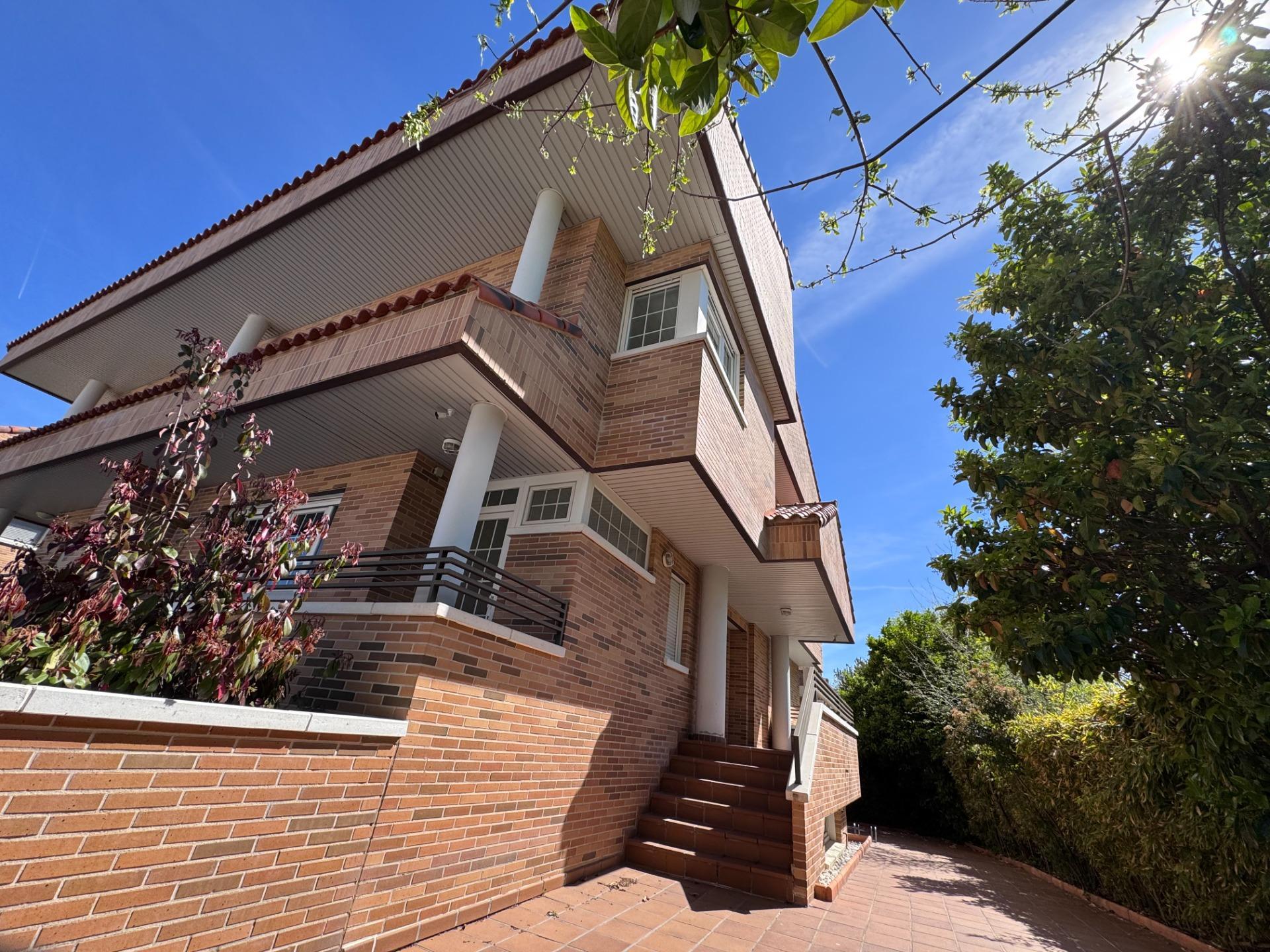7-2 Chalet pareado en esquina