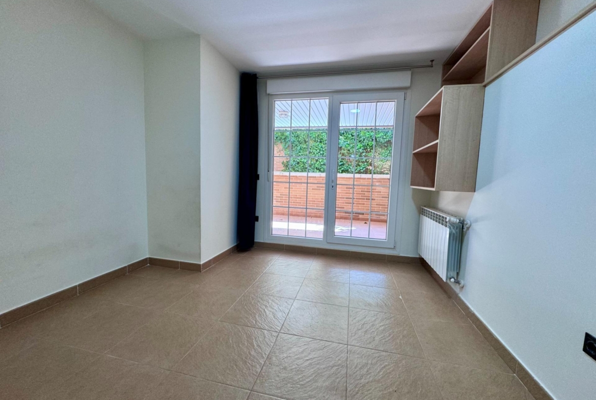Chalet pareado en esquina