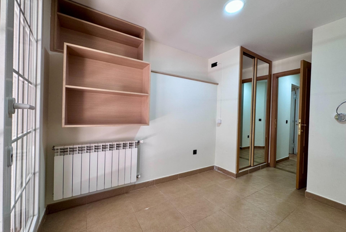 Chalet pareado en esquina