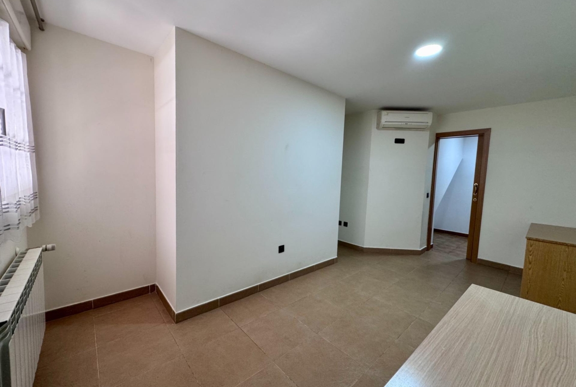 Chalet pareado en esquina