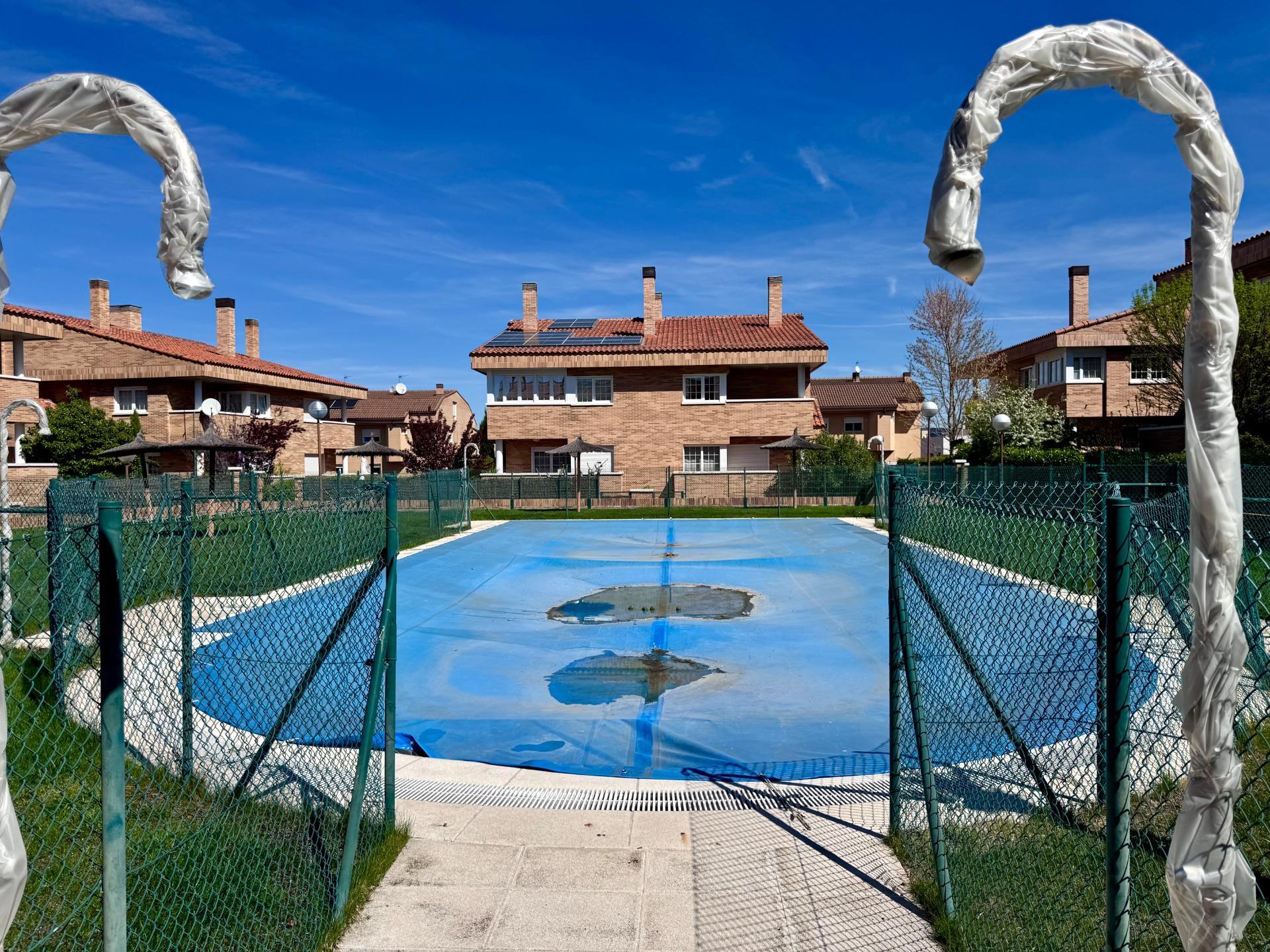 7-39 Chalet pareado en esquina