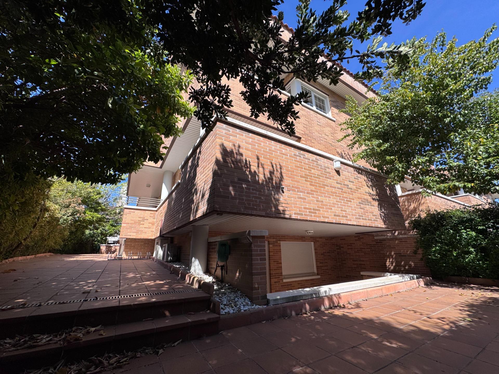 7-4 Chalet pareado en esquina