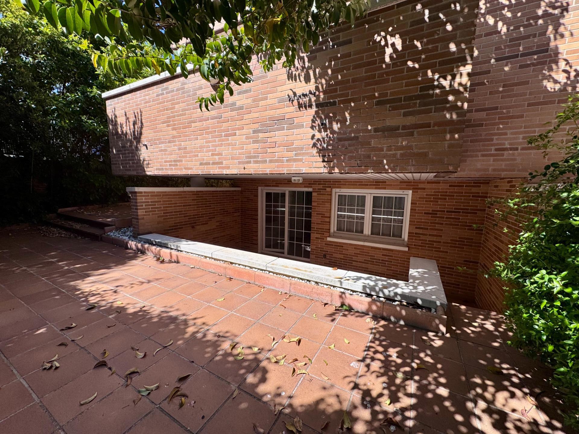 7-42 Chalet pareado en esquina