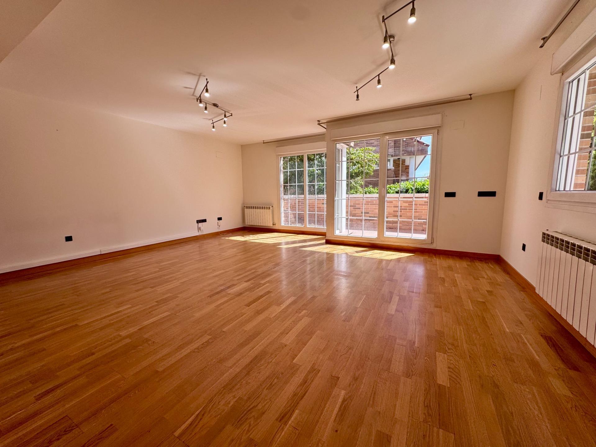 7-7 Chalet pareado en esquina